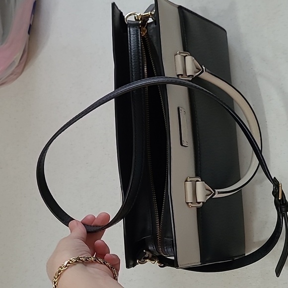 Kate Spade black & cream handbag with optional shoulder strap - Picture 10 of 16